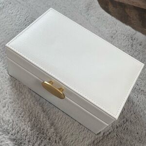 Kendra Scott jewelry box